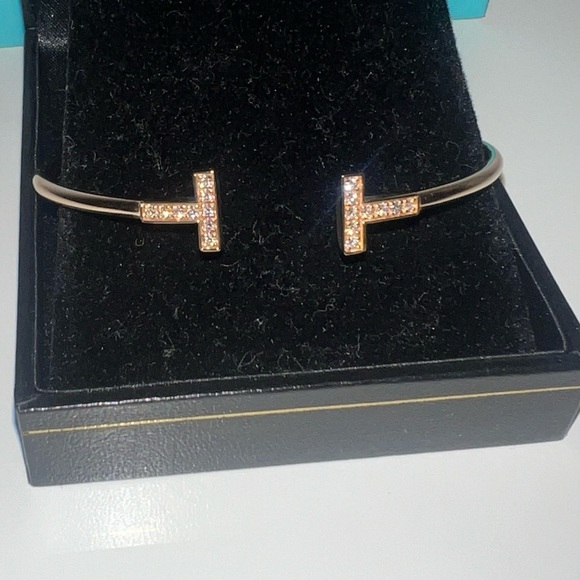 Tiffany & Co. T Diamond Wire Bracelet - 18K Rose Gold, Medium, 0.24ct - Picture 6 of 12